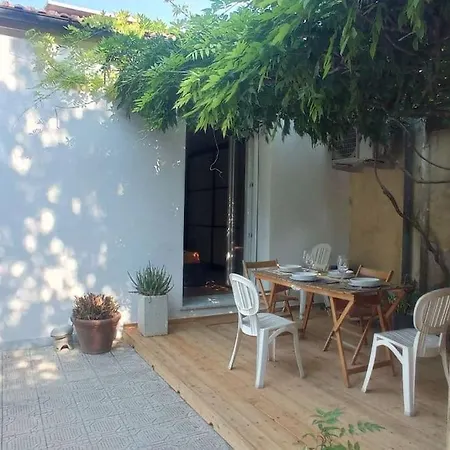 L'approdo Di Enea Sotto La Pergola